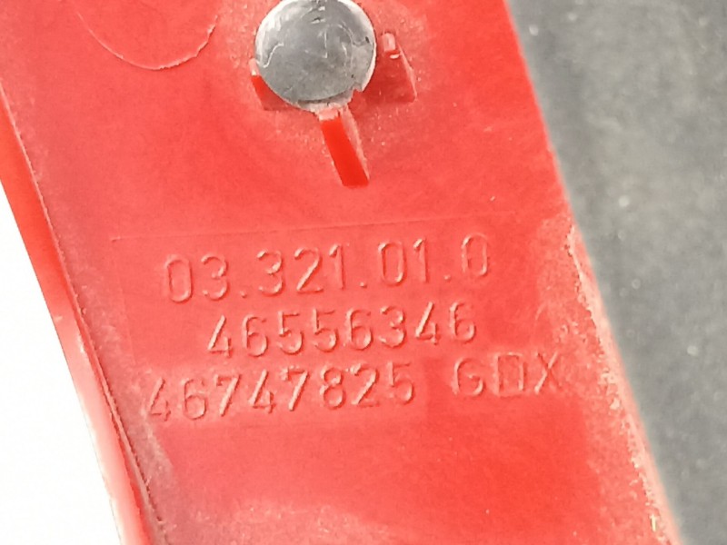 Recambio de piloto porton derecho para alfa romeo 147 1.6 g referencia OEM IAM 46556346 46747825 03321010