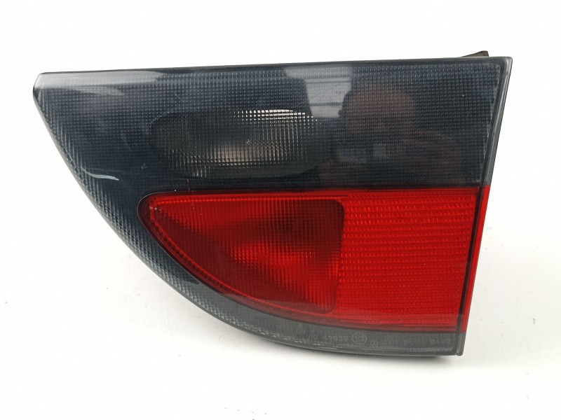 Recambio de piloto porton derecho para renault megane 1.9 td d-f8q referencia OEM IAM 7700838533 37400999 