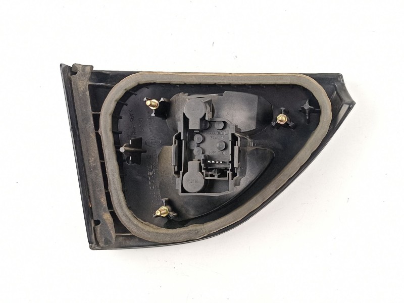 Recambio de piloto porton derecho para renault megane 1.9 td d-f8q referencia OEM IAM 7700838533 37400999 