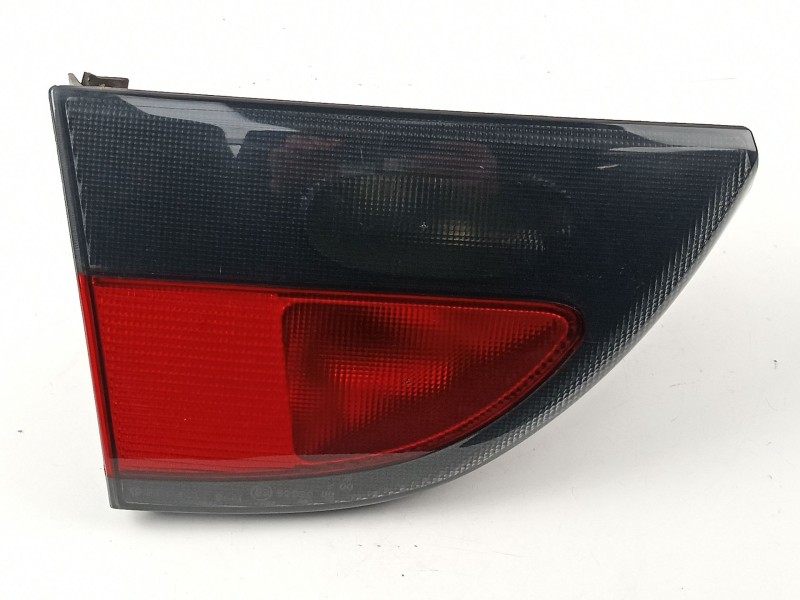 Recambio de piloto porton izquierdo para renault megane 1.9 td d-f8q referencia OEM IAM 7700838532 37410999 