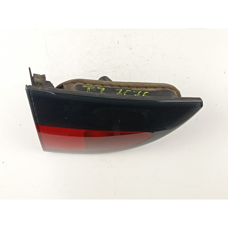 Recambio de piloto porton izquierdo para renault megane 1.9 td d-f8q referencia OEM IAM 7700838532 37410999 