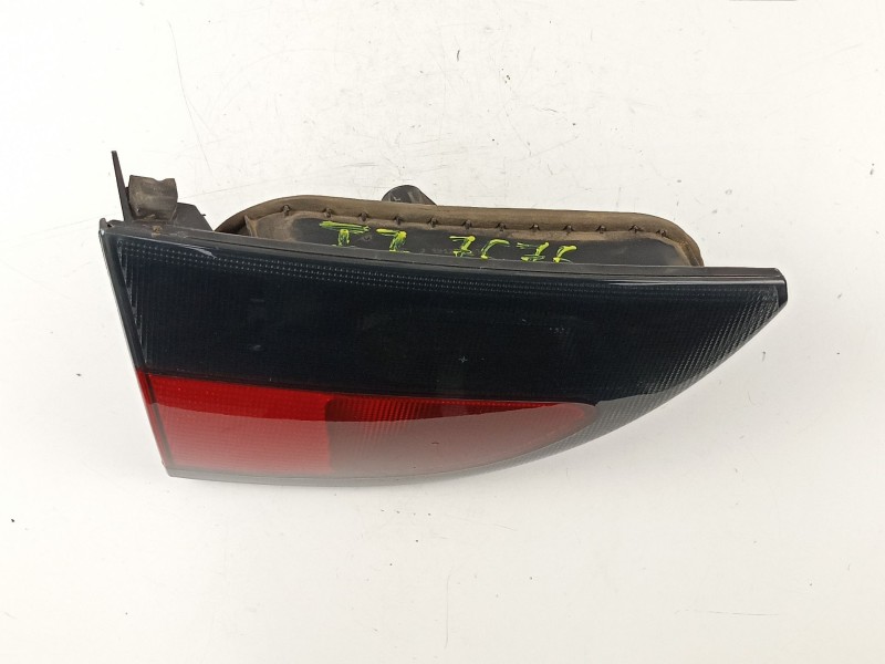 Recambio de piloto porton izquierdo para renault megane 1.9 td d-f8q referencia OEM IAM 7700838532 37410999 