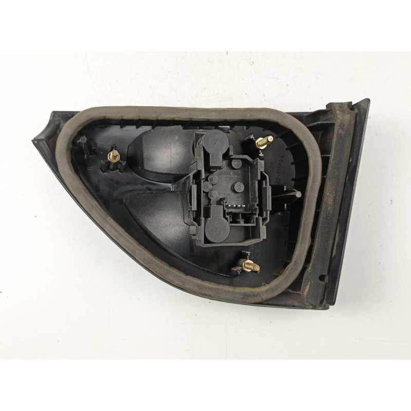 Recambio de piloto porton izquierdo para renault megane 1.9 td d-f8q referencia OEM IAM 7700838532 37410999 