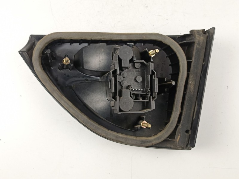 Recambio de piloto porton izquierdo para renault megane 1.9 td d-f8q referencia OEM IAM 7700838532 37410999 