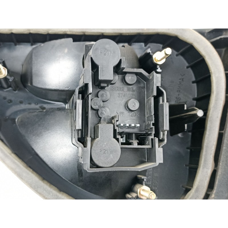 Recambio de piloto porton izquierdo para renault megane 1.9 td d-f8q referencia OEM IAM 7700838532 37410999 