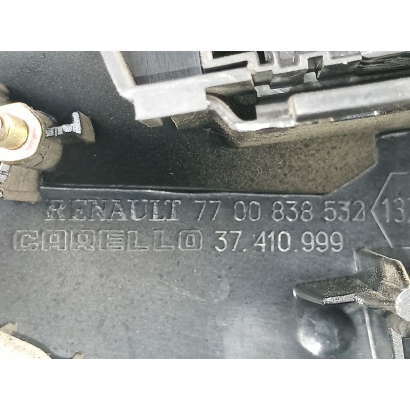 Recambio de piloto porton izquierdo para renault megane 1.9 td d-f8q referencia OEM IAM 7700838532 37410999 