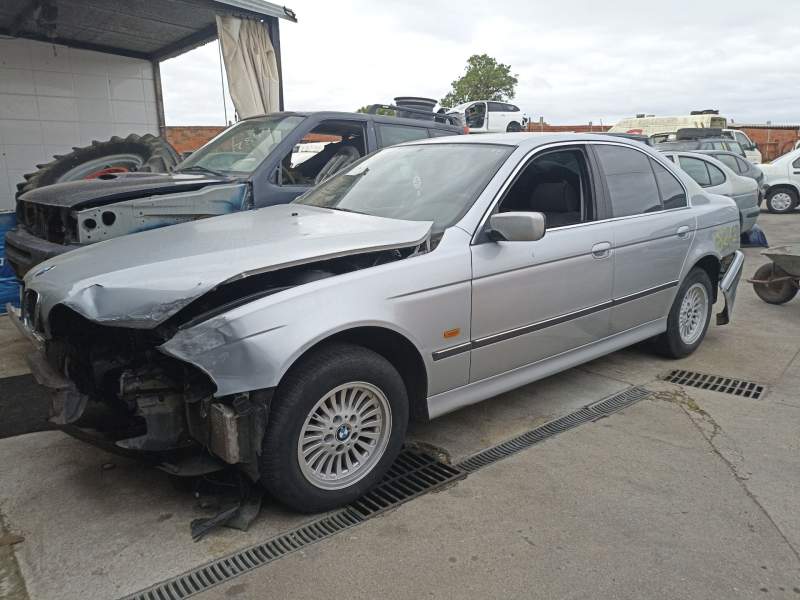 BMW 5 (E39)