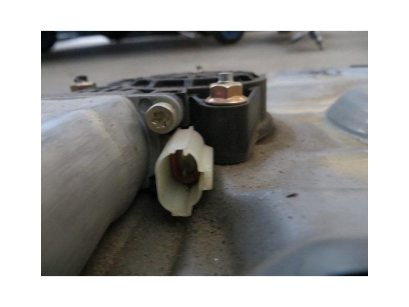 Recambio de elevalunas del-izdo : hyundai trajet : 2.0 d-4ea (112 cv) 16v [2005] para hyundai trajet 2.0 d-4ea (112 cv)  16v ref