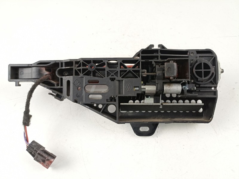 Recambio de manilla delantera derecha para renault clio 1.5 dci referencia OEM IAM 806060204R  