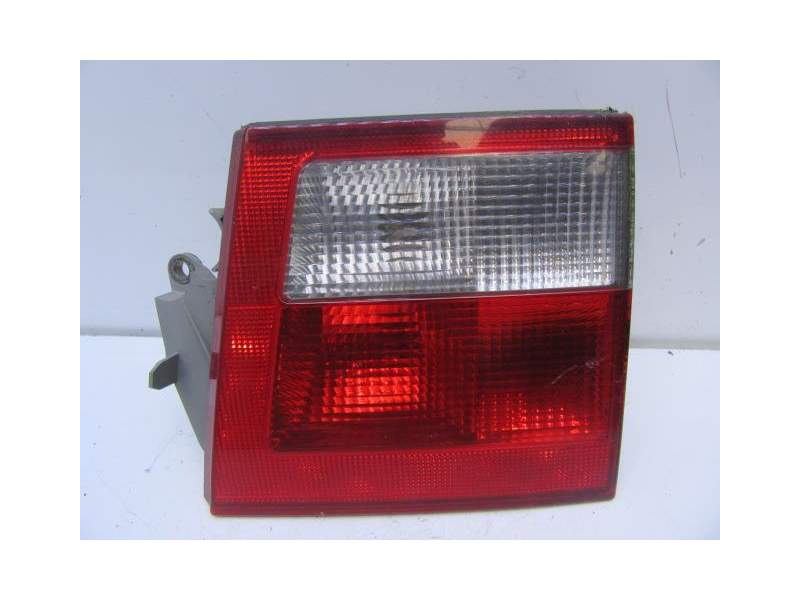 Recambio de piloto porton derecho para saab 9-5 station wagon 2.0 cat referencia OEM IAM 4677142  