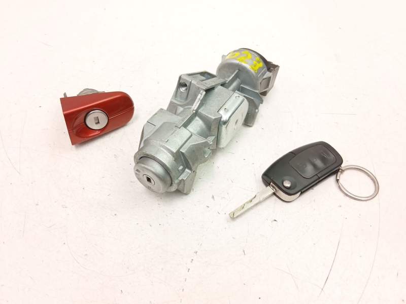 Recambio de cerradura puerta delantera izquierda para toyota corolla 1.6 g referencia OEM IAM 6904002151  