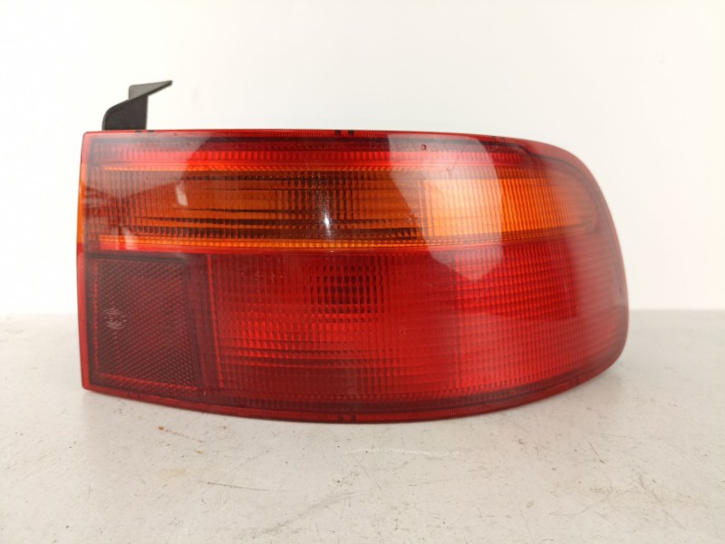 Recambio de piloto trasero derecho para honda accord 2.0 g referencia OEM IAM 3300SN7G01  