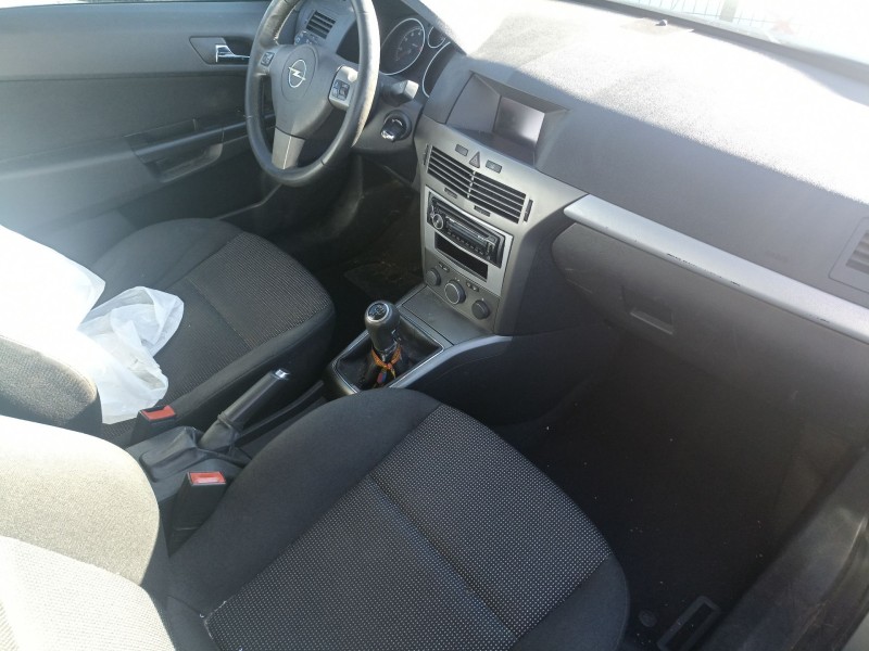 opel astra h berlina del año 2004