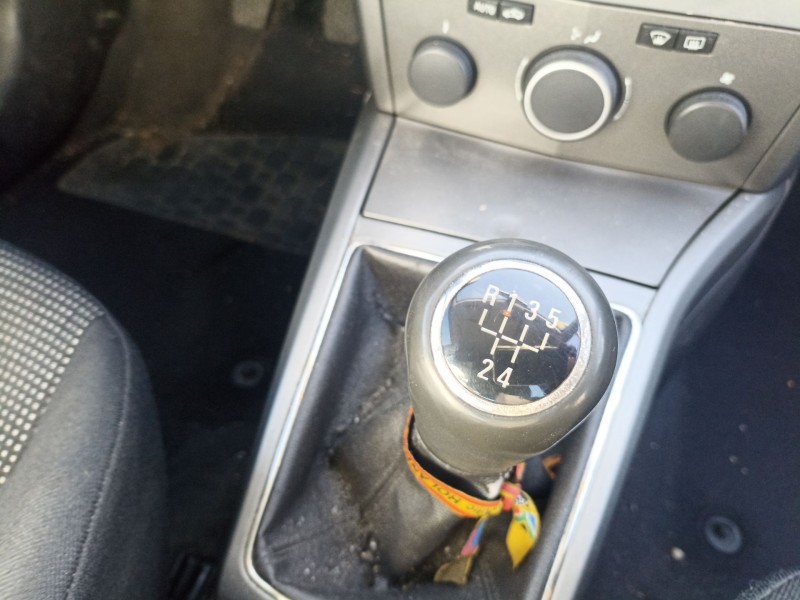 opel astra h berlina del año 2004