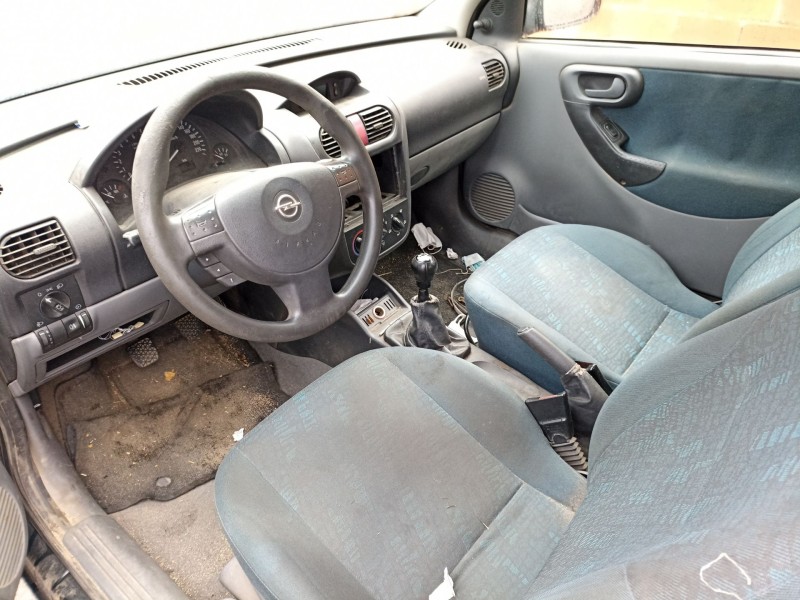 opel corsa c del año 2000