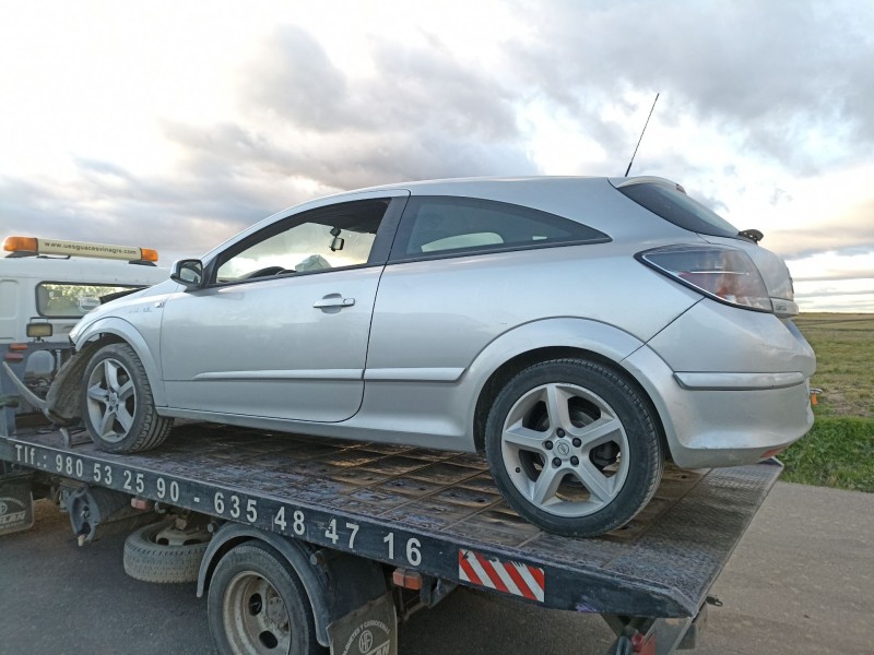opel astra h berlina del año 2004