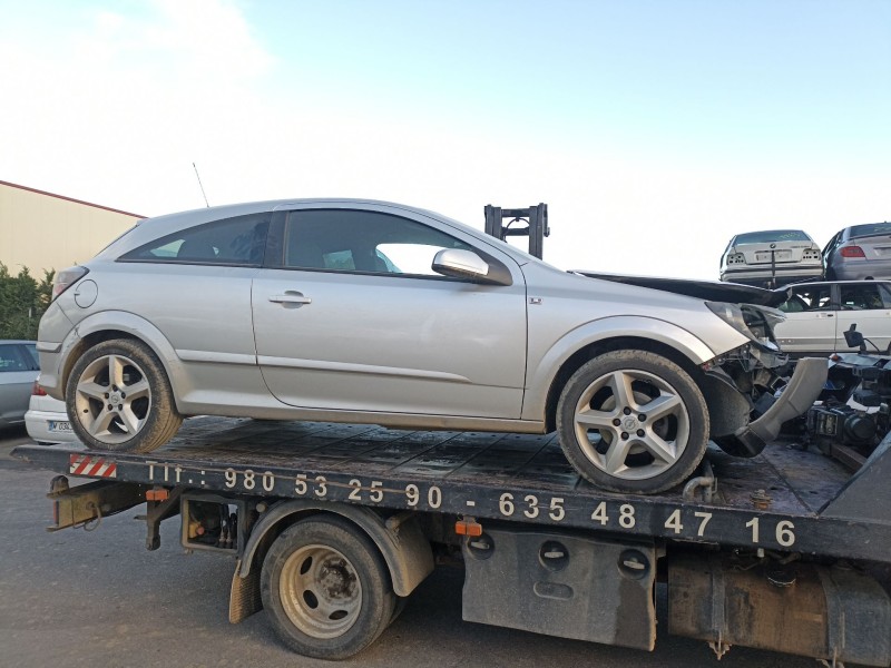 opel astra h berlina del año 2004