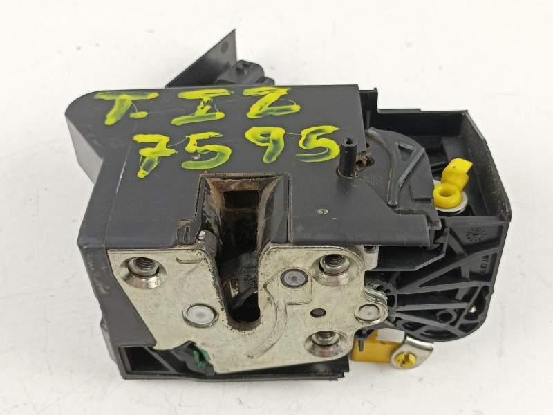 Recambio de cerradura puerta trasera izquierda para dacia sandero ambiance referencia OEM IAM 825033585R  