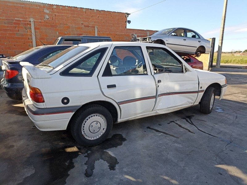 ford escort v (gal) del año 1990