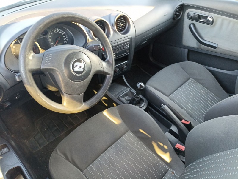 seat ibiza (6l1) del año 2002