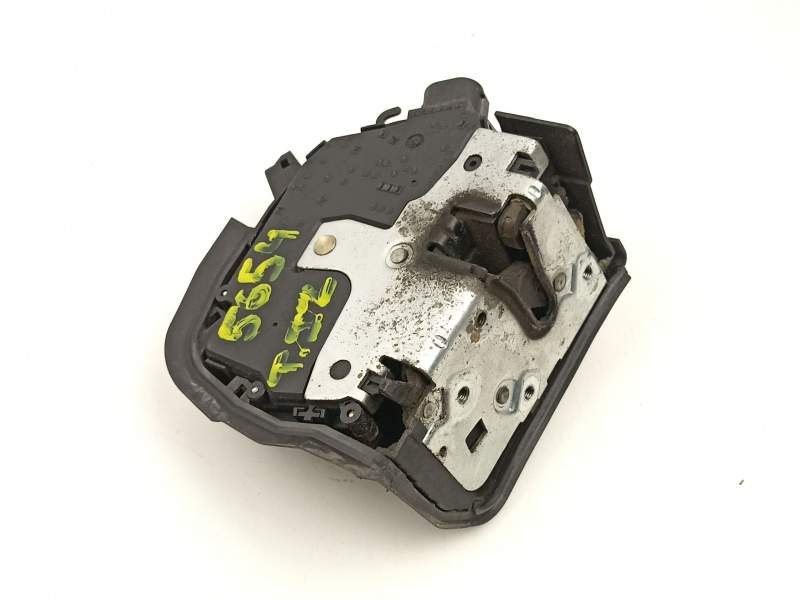 Recambio de cerradura puerta trasera izquierda para bmw x5 3.0 td referencia OEM IAM 8402601  