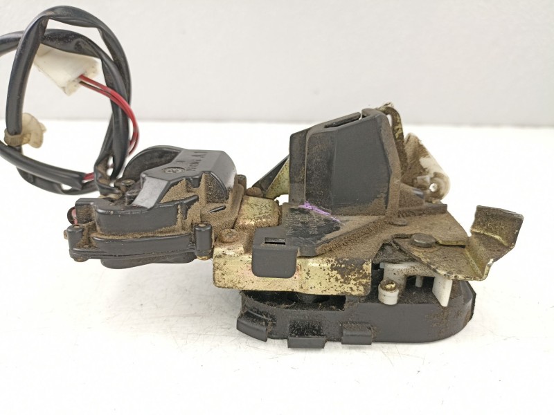 Recambio de cerradura puerta trasera izquierda para mazda premacy (cp) 2.0 turbodiesel cat referencia OEM IAM CB0773310D  