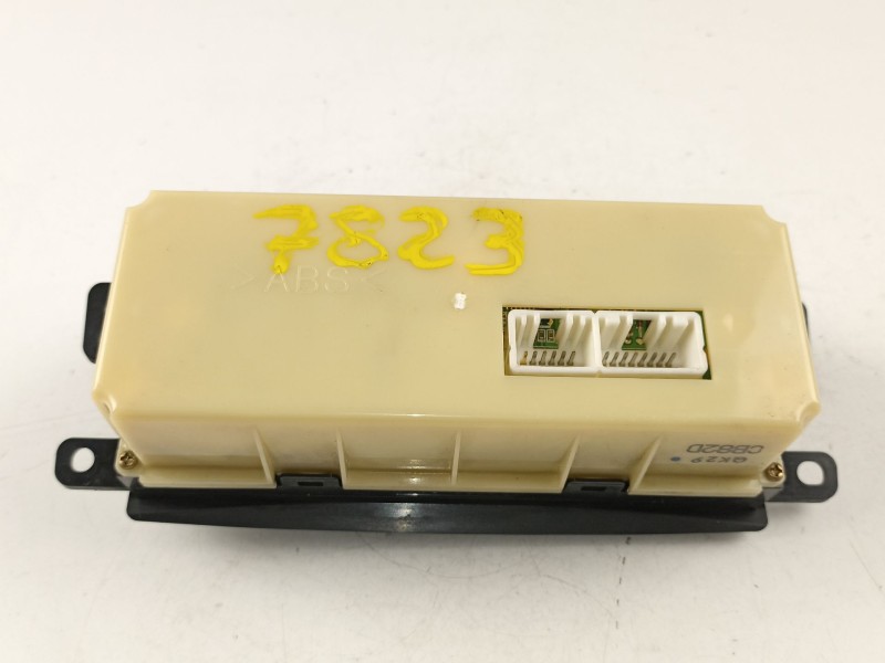 Recambio de mandos calefaccion aire para mazda premacy (cp) 2.0 turbodiesel cat referencia OEM IAM CB8261190A  CB82D