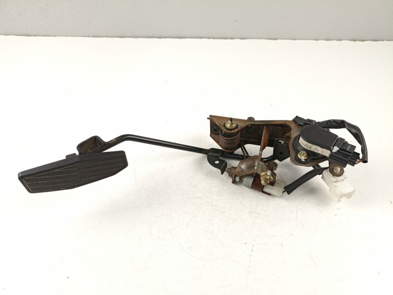 Recambio de potenciometro aceleracion para mazda premacy (cp) 2.0 turbodiesel cat referencia OEM IAM CB6641600  CB1567SH0A