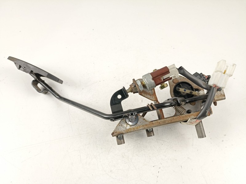 Recambio de potenciometro aceleracion para mazda premacy (cp) 2.0 turbodiesel cat referencia OEM IAM CB6641600  CB1567SH0A