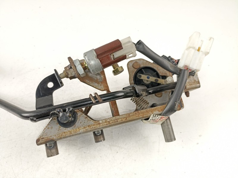 Recambio de potenciometro aceleracion para mazda premacy (cp) 2.0 turbodiesel cat referencia OEM IAM CB6641600  CB1567SH0A