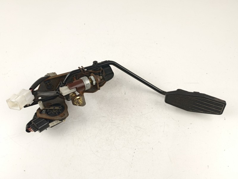 Recambio de potenciometro aceleracion para mazda premacy (cp) 2.0 turbodiesel cat referencia OEM IAM CB6641600  CB1567SH0A