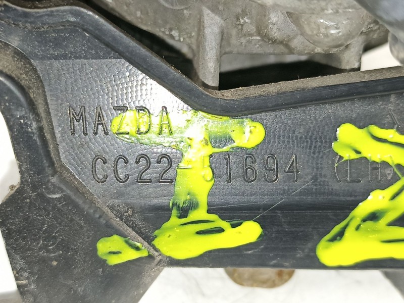 Recambio de antiniebla izquierdo para mazda premacy (cp) 2.0 turbodiesel cat referencia OEM IAM CC2251690  CC2251694