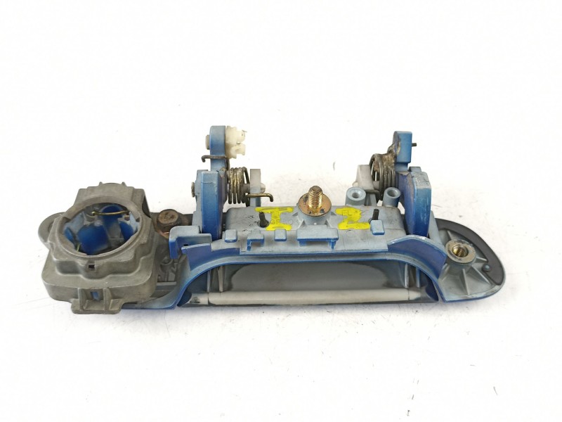 Recambio de manilla delantera izquierda para mazda premacy (cp) 2.0 turbodiesel cat referencia OEM IAM CB0459410B52  