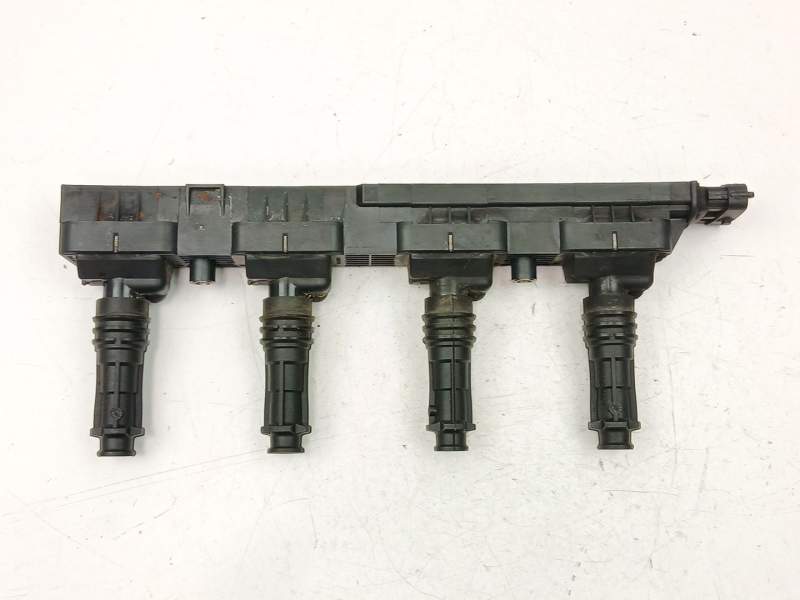 Recambio de puerta trasera izquierda para renault kadjar 1.5 dci referencia OEM IAM 821013004R  