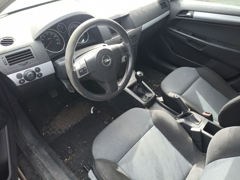 opel astra h berlina del año 2005