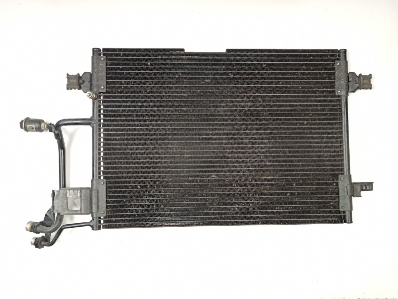 Recambio de radiador aire acondicionado para audi a4 avant (b5) 1.9 tdi referencia OEM IAM 8D0260401A 4945635 4825941