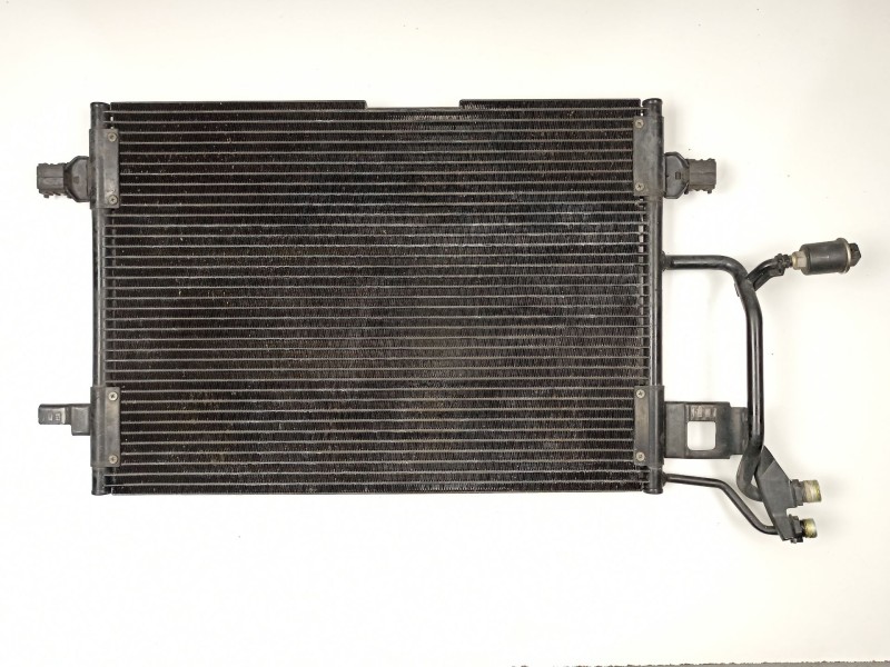 Recambio de radiador aire acondicionado para audi a4 avant (b5) 1.9 tdi referencia OEM IAM 8D0260401A 4945635 4825941