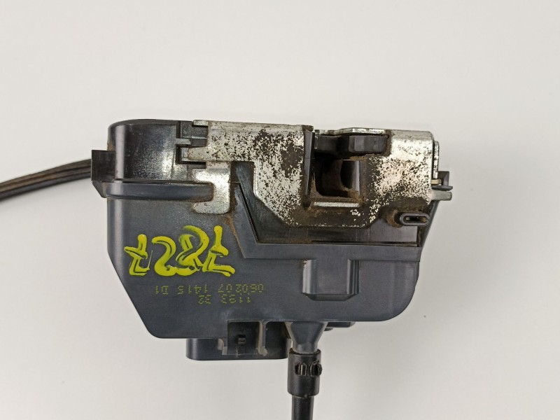 Recambio de cerradura puerta trasera derecha para renault scenic ii 1.5 dci diesel referencia OEM IAM 8200119332  