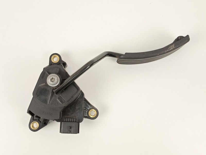 Recambio de potenciometro aceleracion para renault scenic ii 1.5 dci diesel referencia OEM IAM 8200159647  