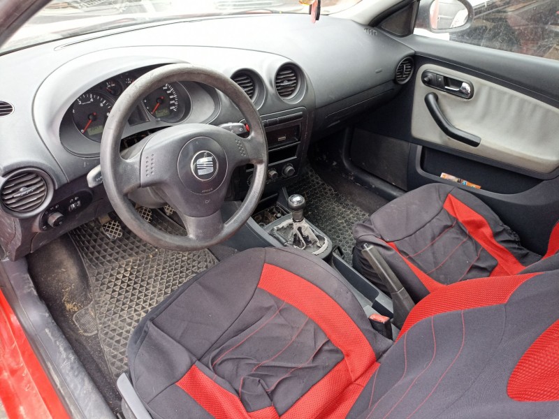 seat ibiza (6l1) del año 2002