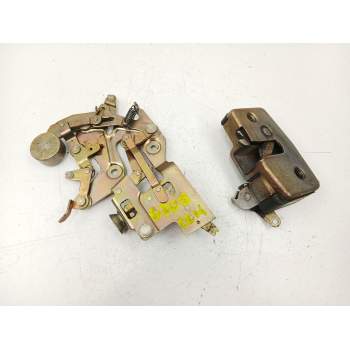 CERRADURA PUERTA TRASERA DERECHA 701843604A 701843654C