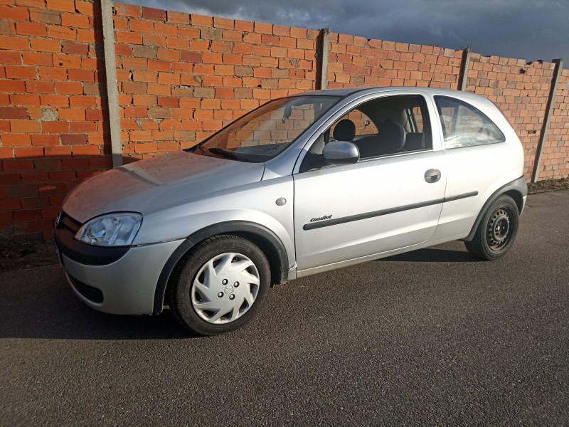 opel corsa c del año 2001