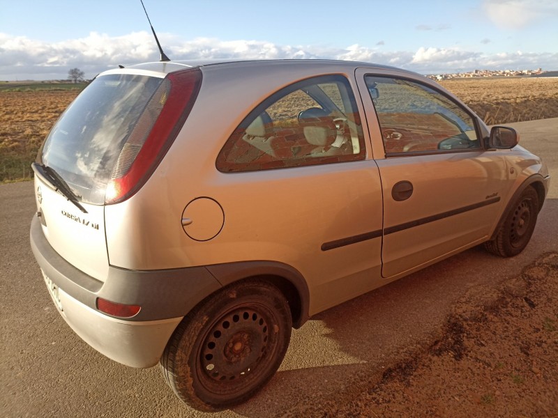 opel corsa c del año 2001