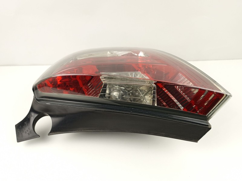 Recambio de piloto trasero derecho para fiat stilo (192) 1.6 16v active referencia OEM IAM 46823705  