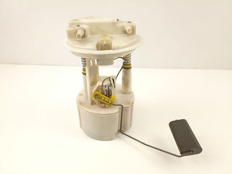 Recambio de bomba combustible aforador para renault clio ii fase ii (b/cb0) 1.5 dci diesel referencia OEM IAM 8200128479 0974165
