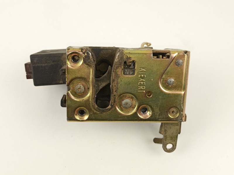 Recambio de cerradura puerta delantera derecha para peugeot 405 berlina 1.9 diesel referencia OEM IAM 913680  