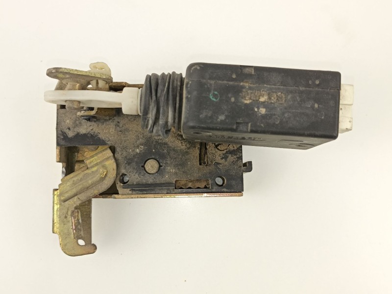 Recambio de cerradura puerta delantera derecha para peugeot 405 berlina 1.9 diesel referencia OEM IAM 913680  