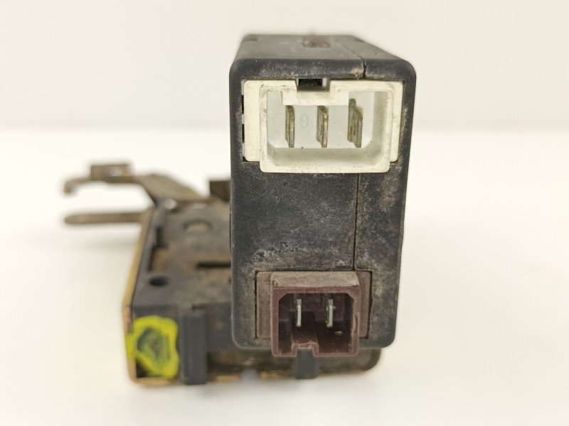 Recambio de cerradura puerta delantera derecha para peugeot 405 berlina 1.9 diesel referencia OEM IAM 913680  