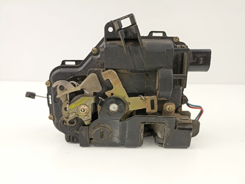 Recambio de cerradura puerta trasera izquierda para skoda octavia berlina (1u2) 1.6 glx (74kw) referencia OEM IAM 3B4839015A  