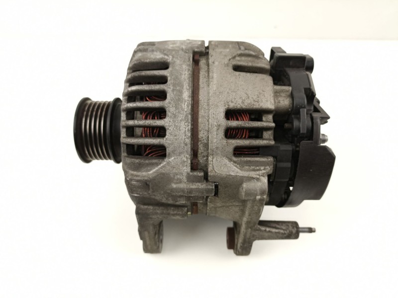 Recambio de alternador para volkswagen polo (9n1) 1.4 16v referencia OEM IAM 036903024D 0124325056 